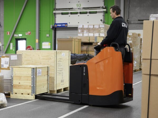 BT Levio - Ride On Pallet Trucks 5 Photo of Operators Using Ride On Pallet Trucks