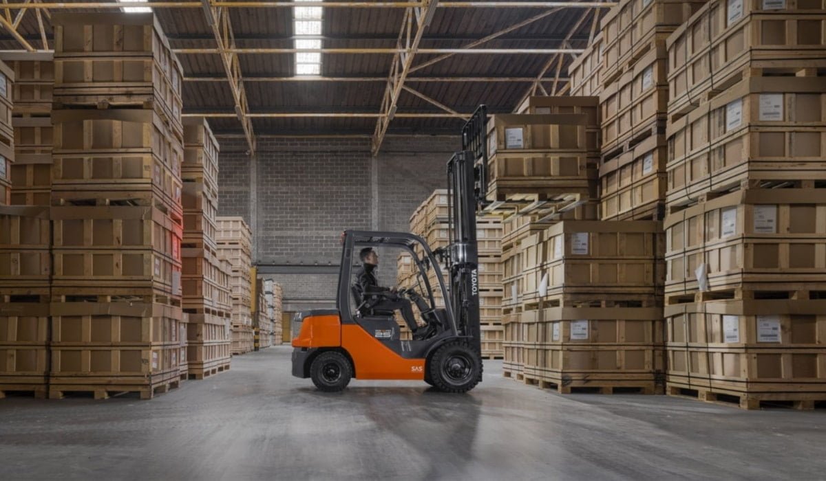 Forklift Trucks Birmingham 8 Image of a New Forklift Truck for New Forklifts Google Ads Landing Page